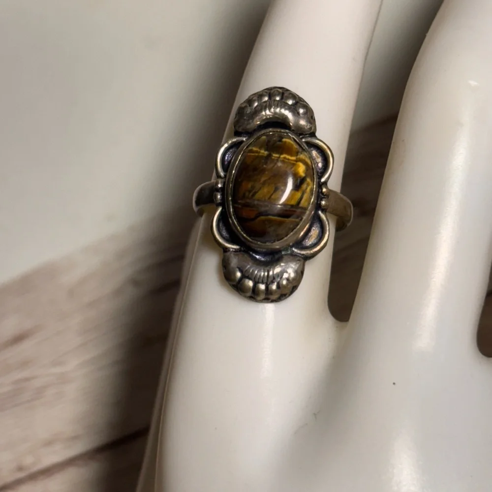 Sterling Silver tiger’s eye Navajo Pattern RingEstate Jewelry